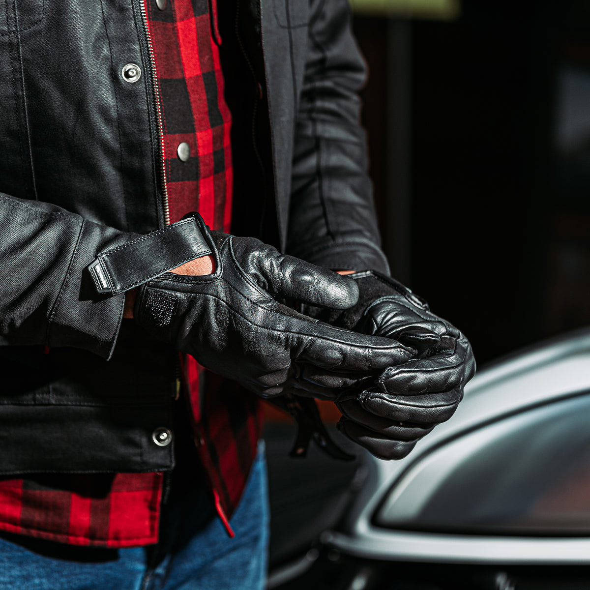 Spada Wyatt Waterproof CE Leather Gloves Black FREE UK Delivery, FREE 365 Day Returns | Moto Central