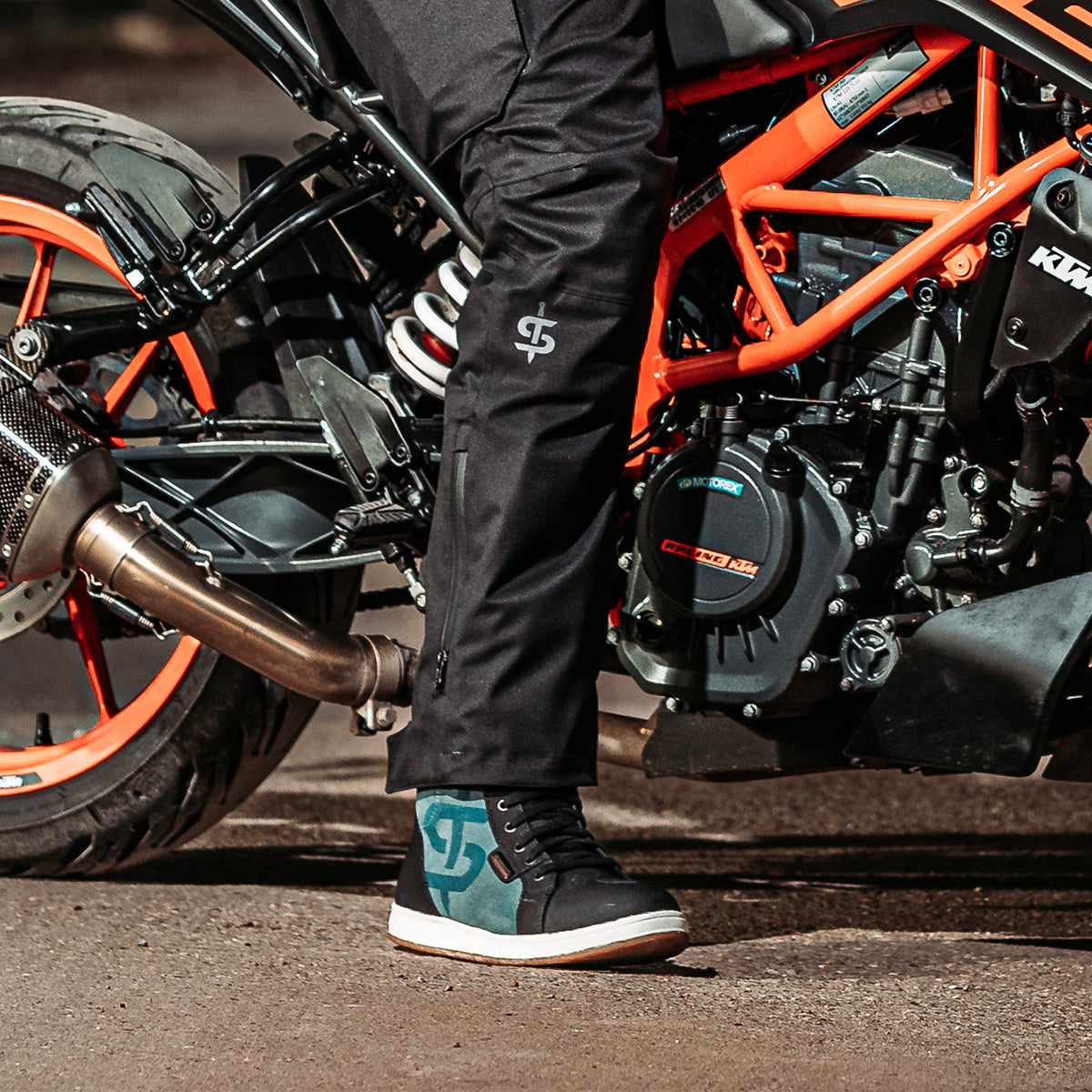 Spada Strider Pro Waterproof CE Boots Coral / Black FREE UK Delivery, FREE 365 Day Returns | Moto Central