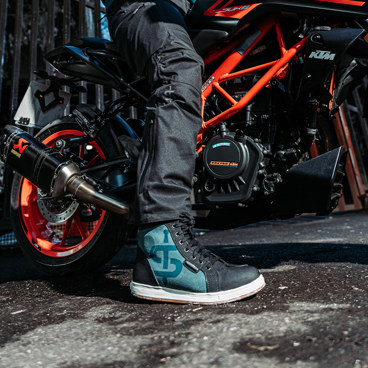 Spada Strider Pro Waterproof CE Boots Coral / Black FREE UK Delivery, FREE 365 Day Returns | Moto Central