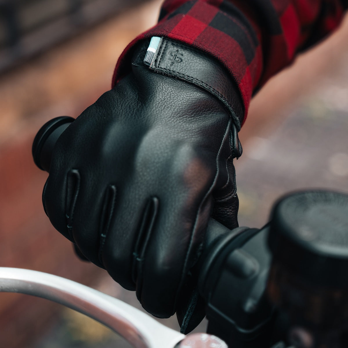 Spada Clutch CE Leather Gloves Black FREE UK Delivery, FREE 365 Day Returns | Moto Central