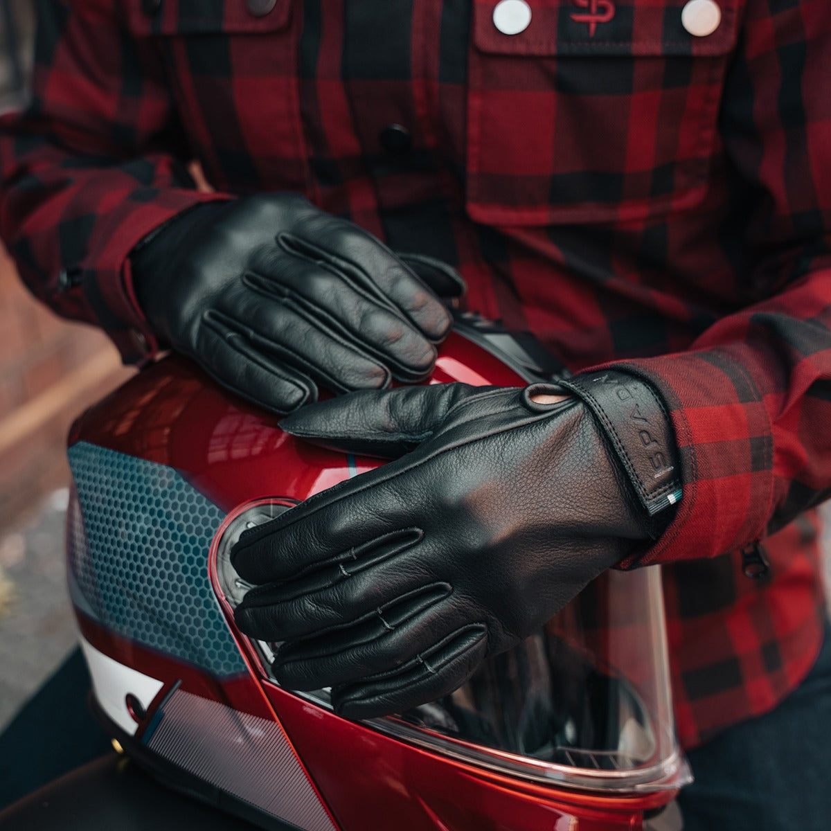 Spada Clutch CE Leather Gloves Black FREE UK Delivery, FREE 365 Day Returns | Moto Central