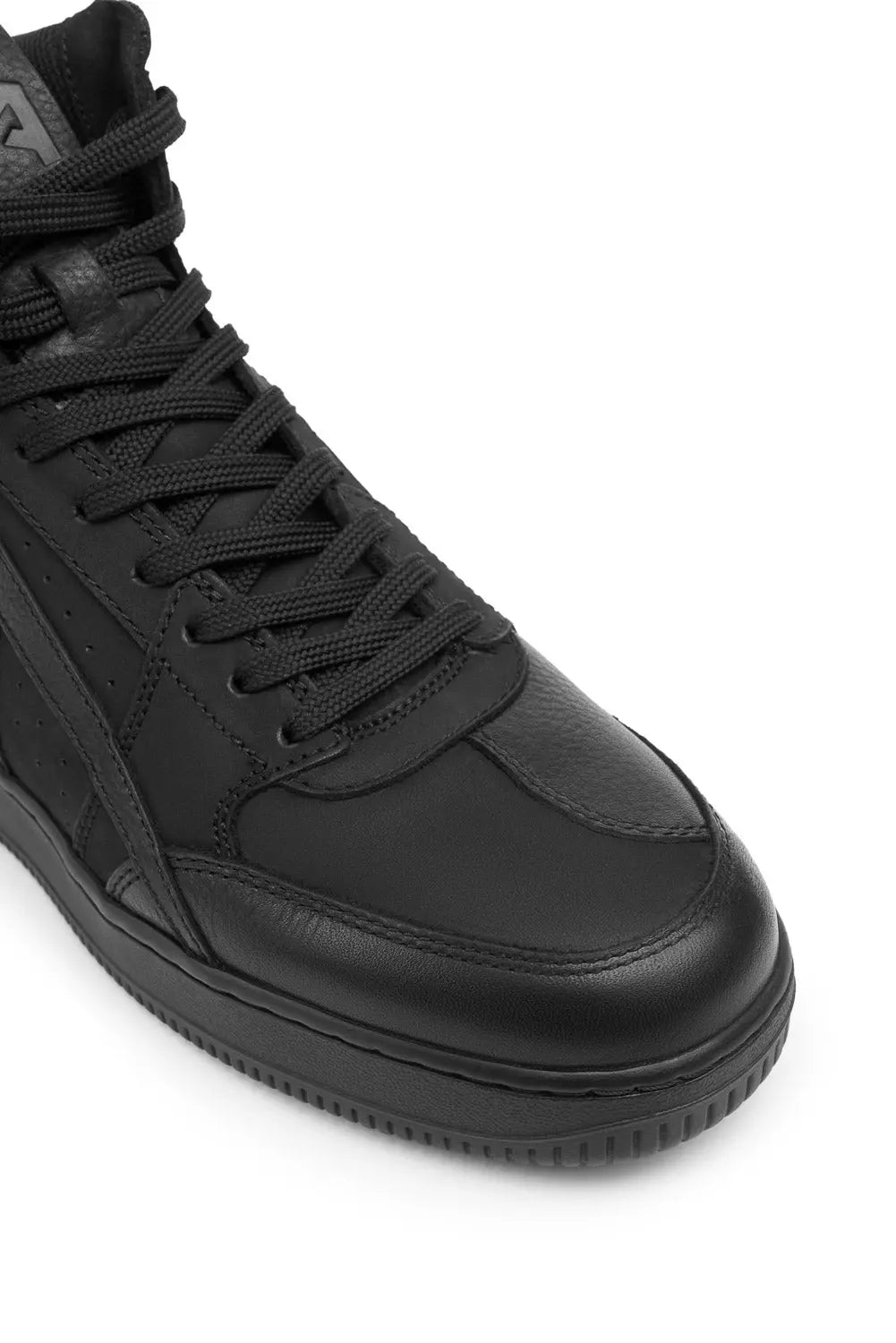 Pando Moto Apex Sneakers Black motorcycle sneakers, front and lacing close-up