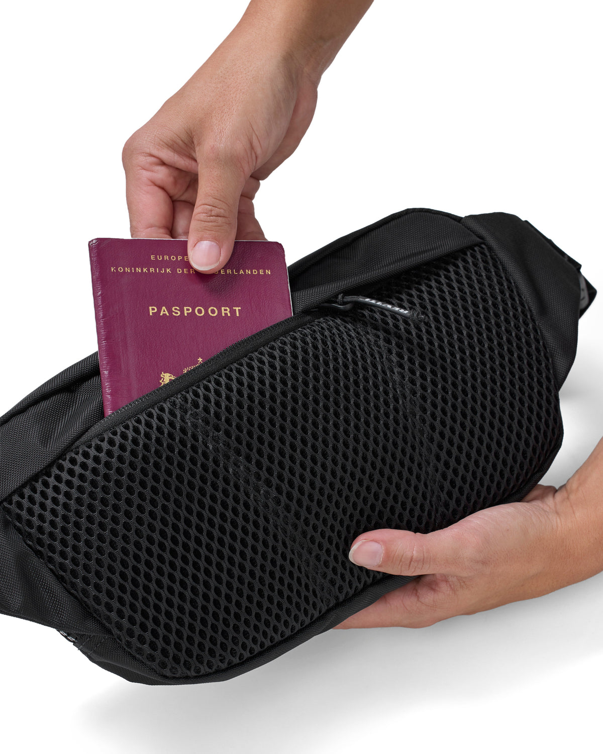 Revit Nour Bag Black