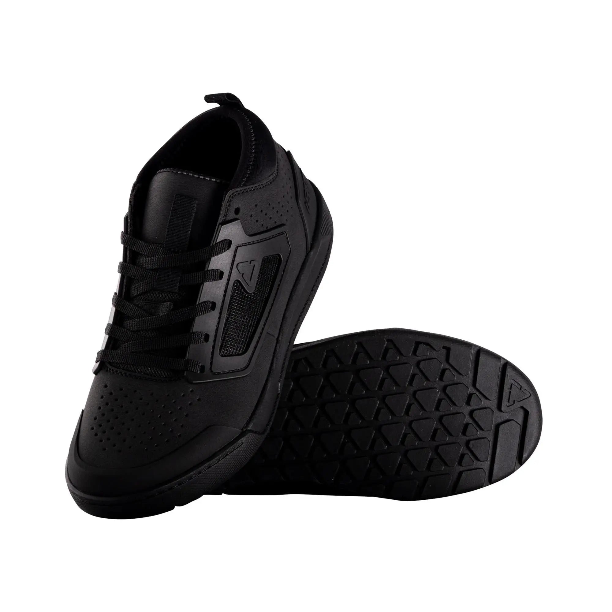Leatt 3.0 Flat Shoes Black - FREE UK Shipping, FREE 365 Day Returns | Moto Central