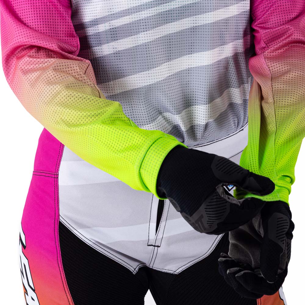Leatt 3.5 Junior Ride Kit Retro Pink - FREE UK Delivery, FREE 365 Day Returns | Moto Central