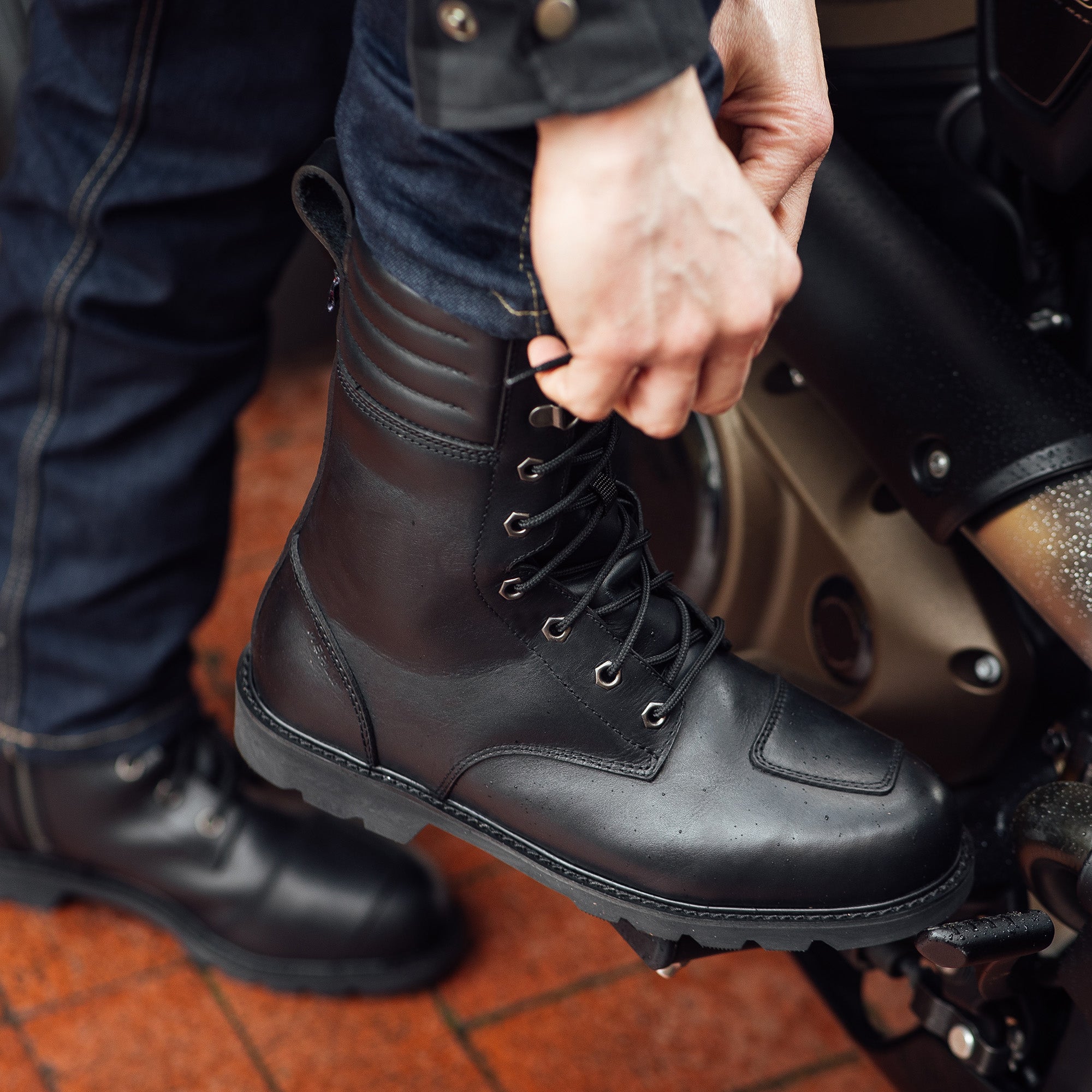 Merlin Myrton 2 G24 D3O Waterproof Boots Black FREE UK Delivery, FREE 365 Day Returns | Moto Central