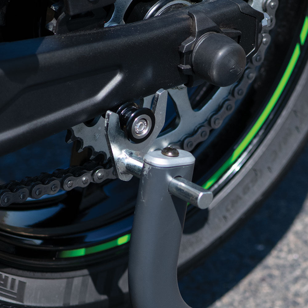 Oxford M8 Spinners Extended Black - 1.25 mm Thread, fitted to a motorcycle swingarm