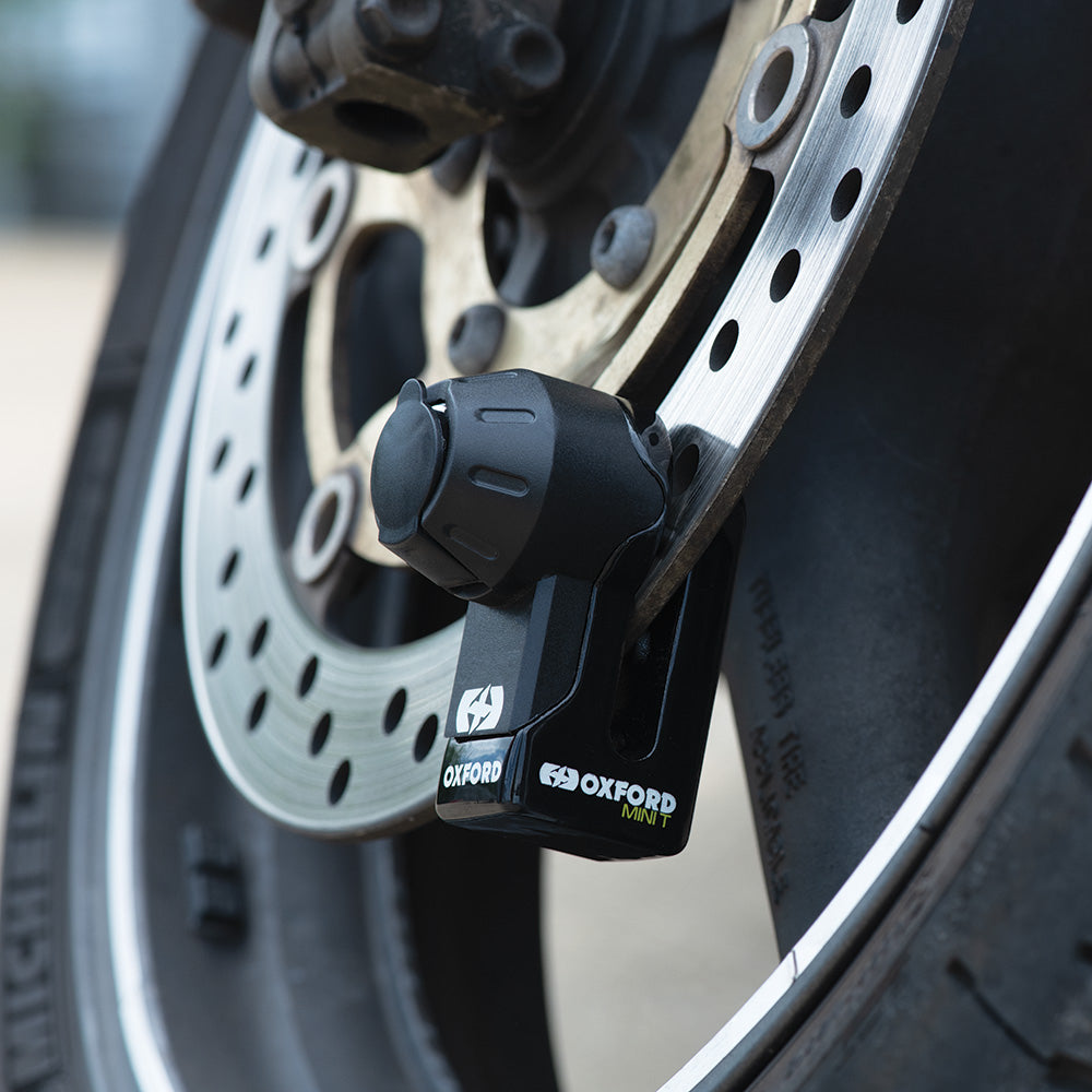 Oxford Mini T Disc Lock Black, installed close-up