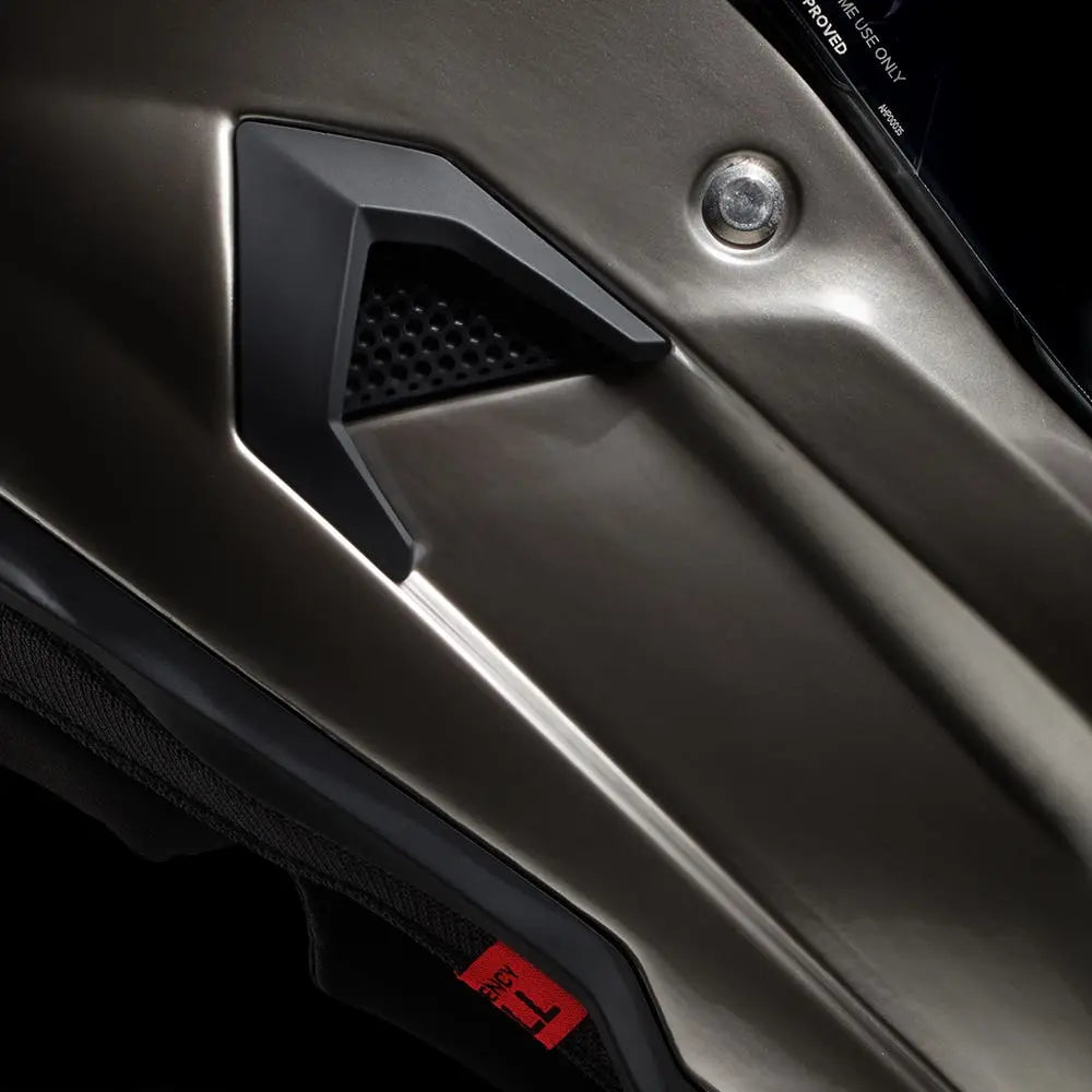 Ruroc AT4.0 Carbon Titanium FREE UK Delivery, FREE 365 Day Returns | Moto Central