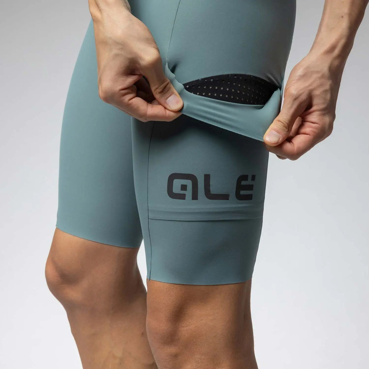 Ale Clothing Gravel Pro Off Road Bib Shorts Cyan - FREE UK Shipping, FREE 365 Day Returns | Moto Central