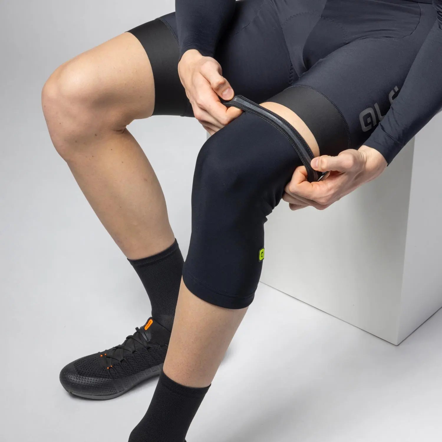Ale Clothing Termico Leg Warmers Black - FREE UK Shipping, FREE 365 Day Returns | Moto Central