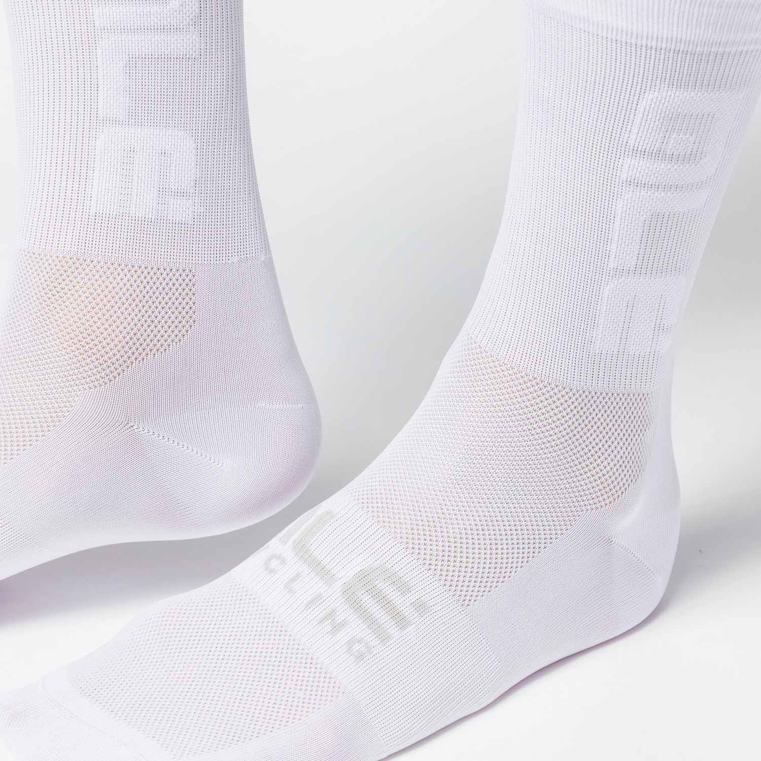 Ale Clothing Round T-Care Plus 18 CM Socks White - FREE UK Shipping, FREE 365 Day Returns | Moto Central
