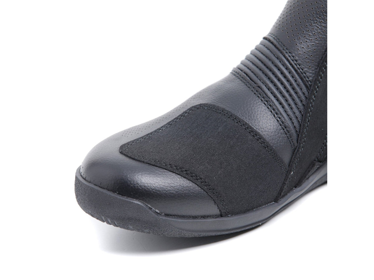 Dainese Fulcrum 3 Gore-Tex Boots Black, toe and gear-shift panel detail