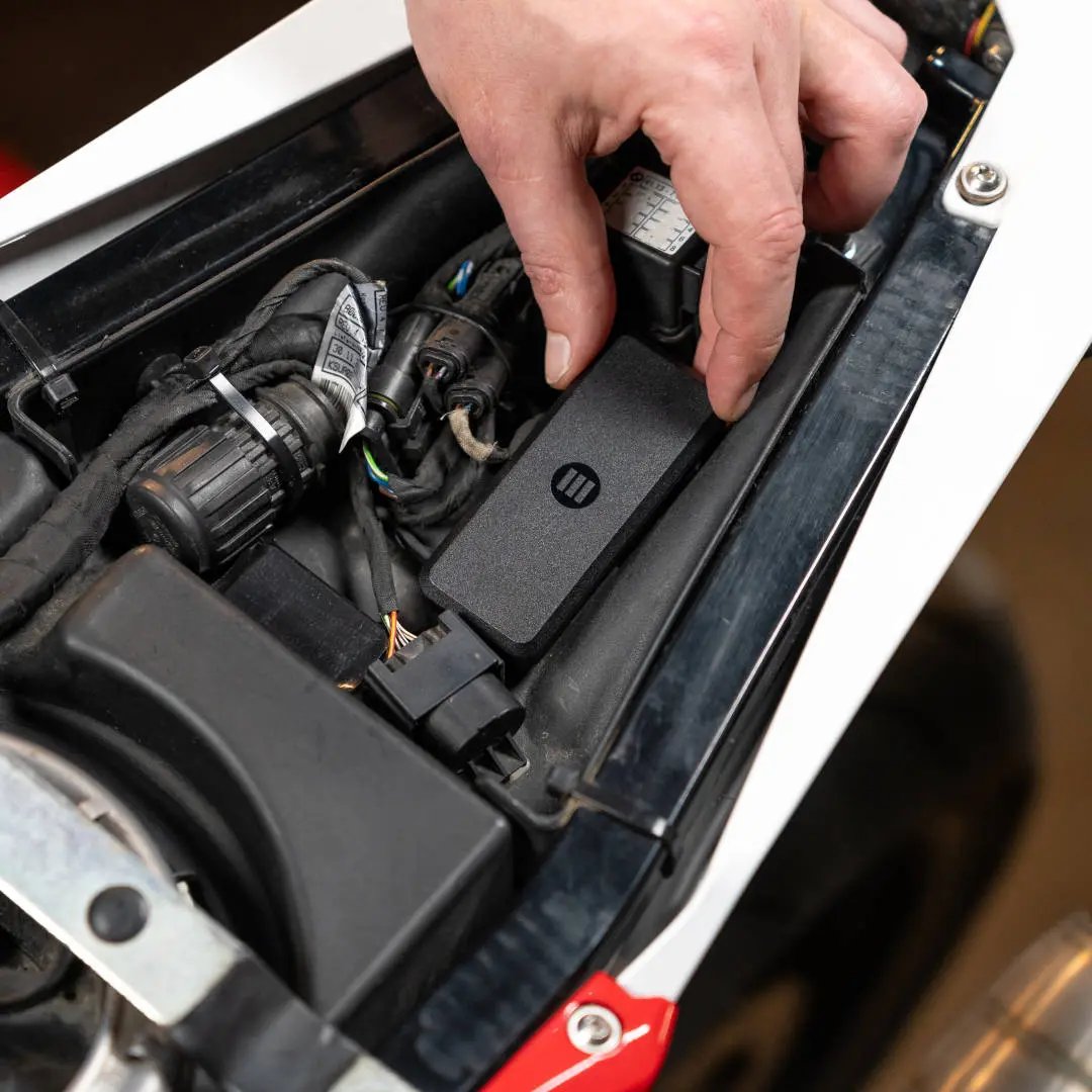 Monimoto 9 GPS Tracker Black FREE UK Delivery, FREE 365 Day Returns | Moto Central