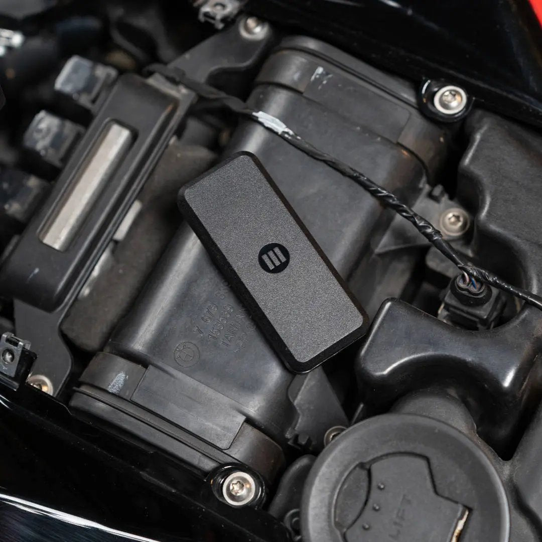 Monimoto 9 GPS Tracker Black FREE UK Delivery, FREE 365 Day Returns | Moto Central