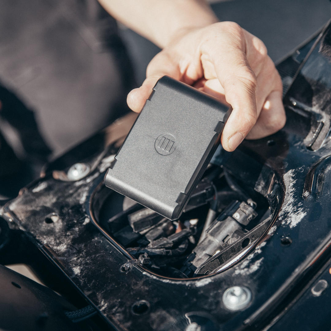 Monimoto 7 GPS Tracker Black FREE UK Delivery, FREE 365 Day Returns | Moto Central