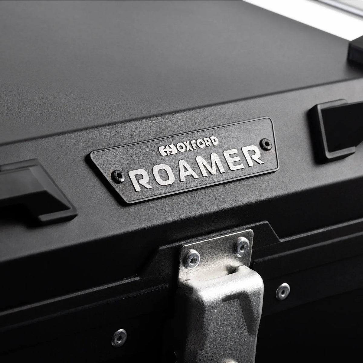 Oxford Roamer Top Box Black - Oxford Roamer badge detail