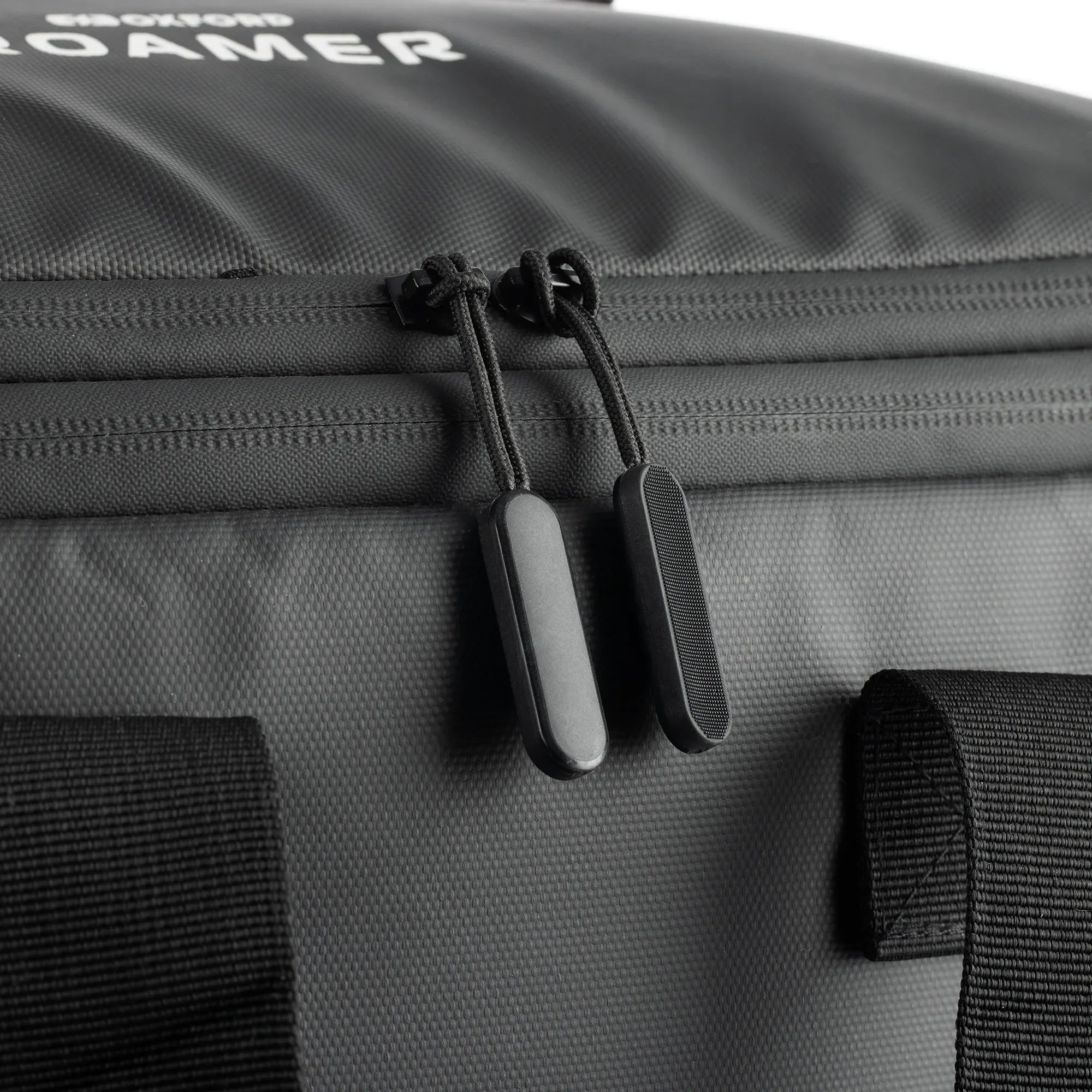 Oxford Roamer Grab Bag Black - 45 Liters - dual zip closure detail