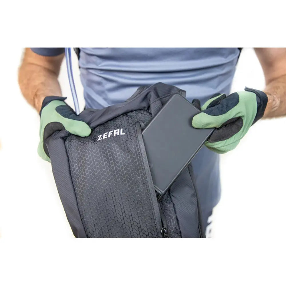 Zefal Z Hydro Race Black - 3 L + 1.5 L Water Pocket - FREE UK Shipping, FREE 365 Day Returns | Moto Central